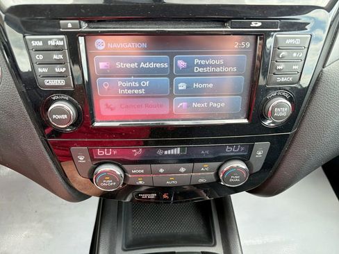 Used 2015 Nissan Rogue SV w/ SV Premium Package image 26