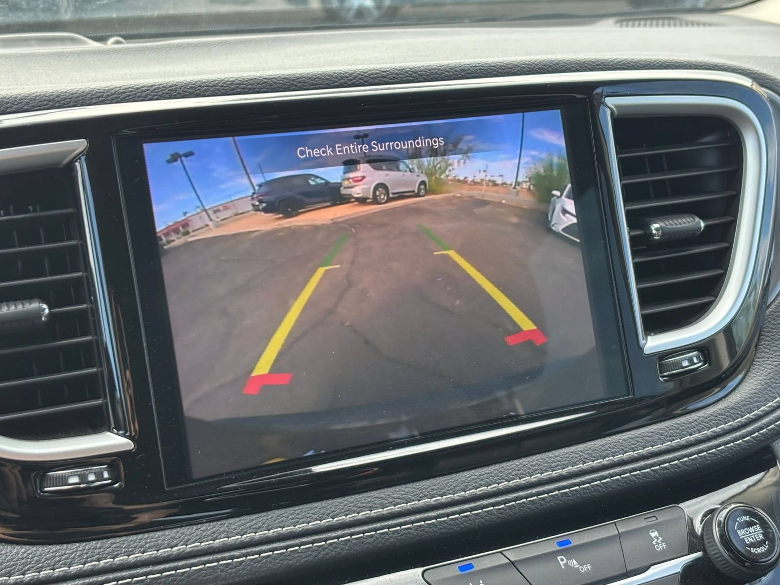 Used 2023 Chrysler Pacifica Touring-L FWD image 25