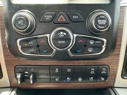 Used 2018 RAM 1500 Laramie w/ Convenience Group AWD/4WD image 39