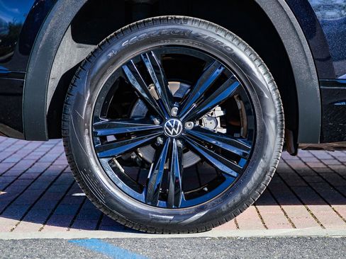 Used 2023 Volkswagen Atlas Cross Sport SEL R-Line image 8