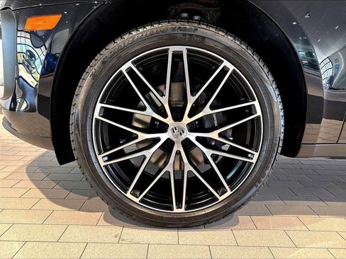 Used 2026 Porsche Macan AWD/4WD image 14