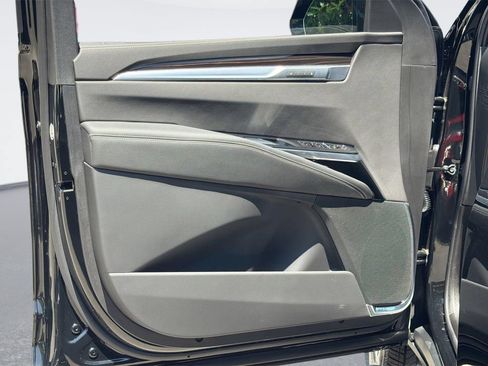 Certified 2026 Cadillac Escalade ESV Luxury AWD/4WD image 21