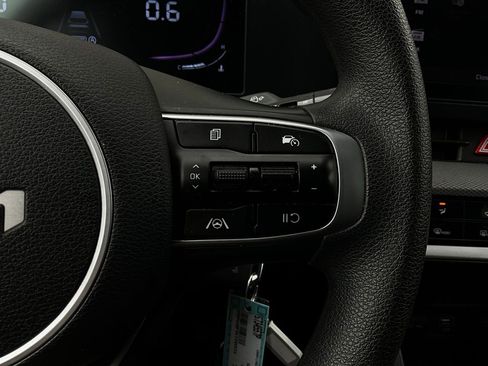 Used 2025 Kia Sportage LX image 32