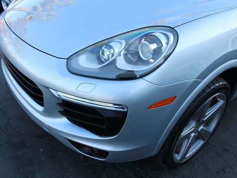 Used 2018 Porsche Cayenne Platinum Edition image 10