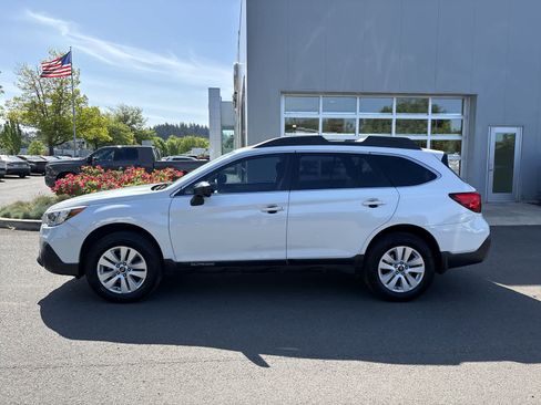Used 2019 Subaru Outback 2.5i AWD/4WD image 2