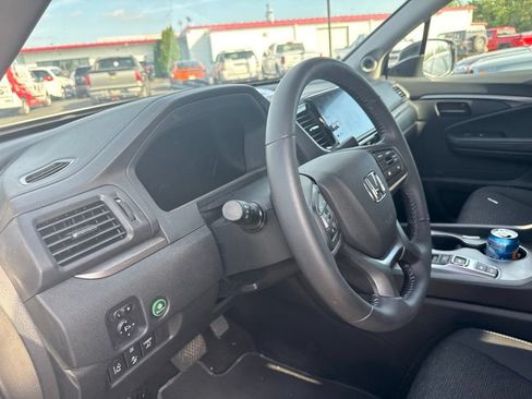 Used 2025 Honda Ridgeline Sport image 16