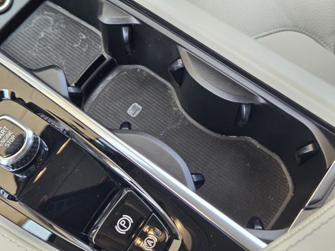 Certified 2025 Volvo XC90 T8 Core w/ Protection Package image 29