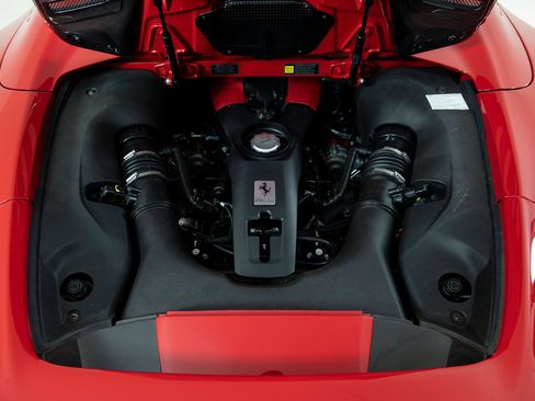 Certified 2022 Ferrari F8 Tributo RWD image 34