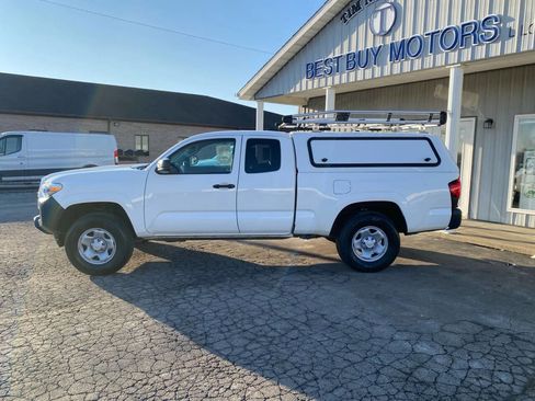 Used 2021 Toyota Tacoma SR image 2