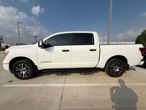 Used 2024 Nissan Titan SV w/ SV Convenience Package RWD image 5