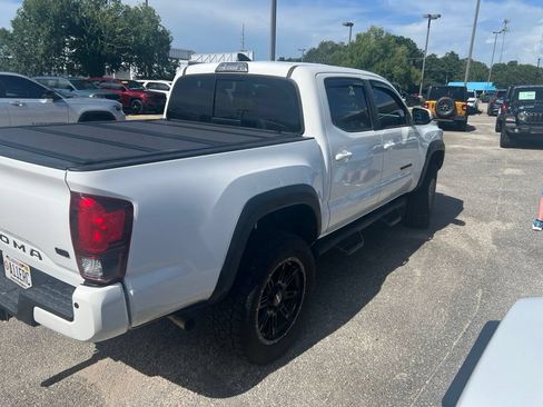 Used 2018 Toyota Tacoma TRD Off-Road w/ Technology Package AWD/4WD image 3