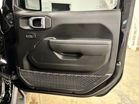 Used 2025 Jeep Wrangler Unlimited Sport AWD/4WD image 23