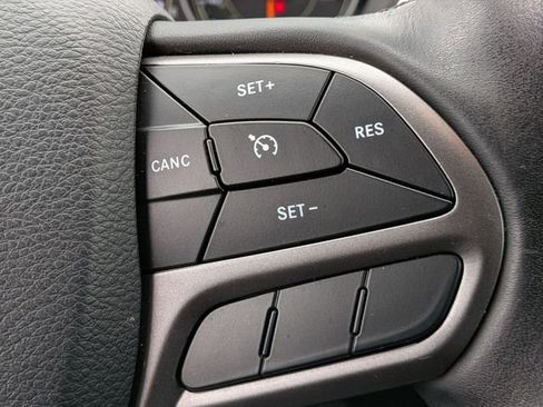 Certified 2019 Jeep Cherokee Latitude Plus w/ Cold Weather Group AWD/4WD image 20