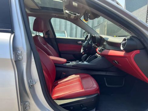 Used 2021 Alfa Romeo Giulia Sprint w/ Nero Edizione image 8