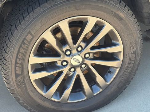 Used 2021 Ford Expedition Limited image 11