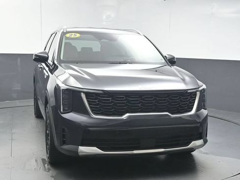 Used 2025 Kia Sorento S FWD image 2