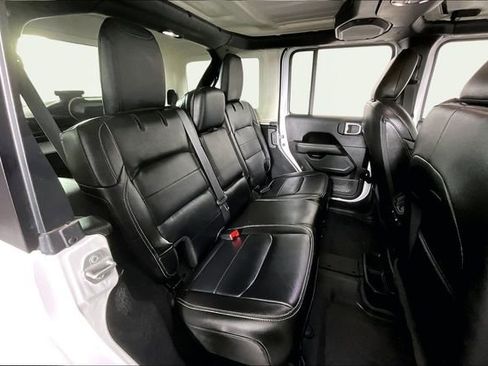 Used 2023 Jeep Wrangler Sahara image 24