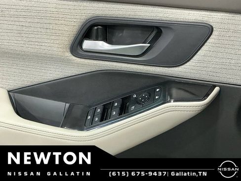 Used 2023 Nissan Rogue SV FWD image 30