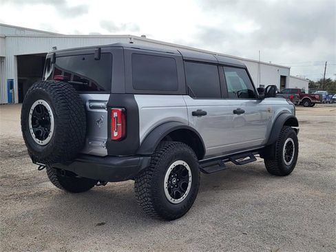 Used 2023 Ford Bronco Badlands image 24