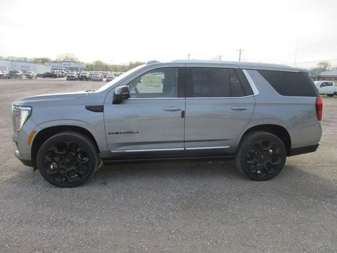 New 2026 GMC Yukon Denali w/ Denali Reserve Package AWD/4WD image 7