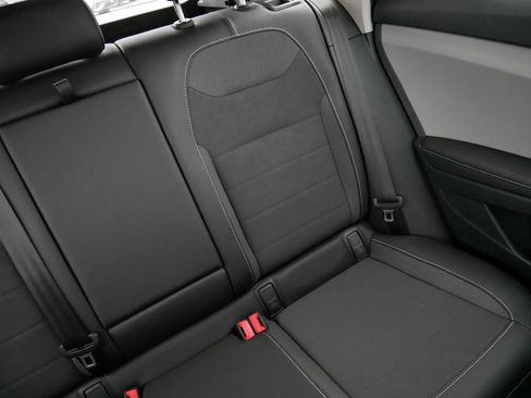 Certified 2024 Volkswagen Taos SE image 14