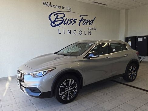 Used 2017 INFINITI QX30 Premium w/ Cargo Package image 1