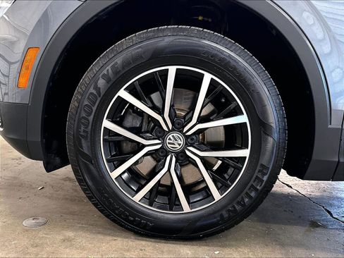 Used 2021 Volkswagen Tiguan SE w/ Panoramic Sunroof Package AWD/4WD image 35