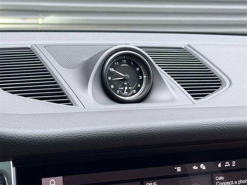 New 2026 Porsche Macan image 25