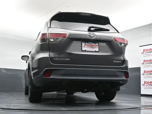 Used 2016 Toyota Highlander XLE AWD/4WD image 39