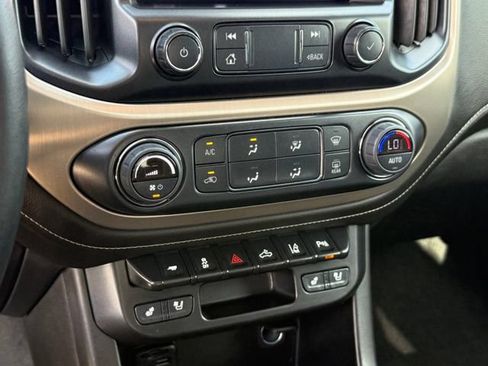 Used 2022 GMC Canyon Denali RWD image 17