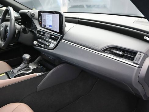 Certified 2025 Lexus ES 350 w/ Premium Package image 24