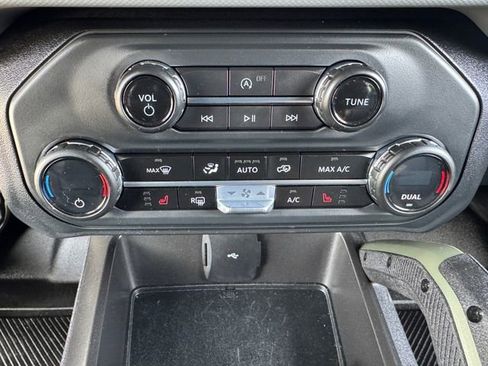 Used 2023 Ford Bronco Everglades image 27