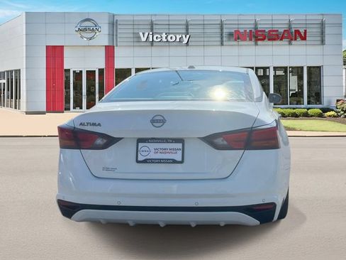Used 2025 Nissan Altima 2.5 SV FWD image 4