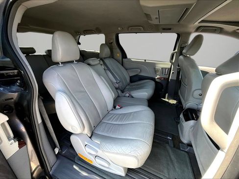Used 2012 Toyota Sienna XLE w/ Premium Pkg FWD image 25