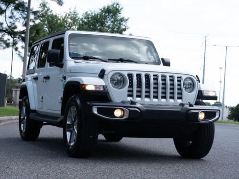 Used 2020 Jeep Wrangler Unlimited Sahara AWD/4WD image 3