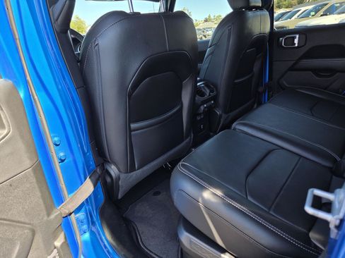 Used 2023 Jeep Wrangler Unlimited Sahara AWD/4WD image 14