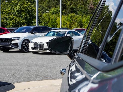 Used 2022 Volkswagen Tiguan SE R-Line image 14