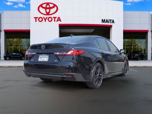 Used 2025 Toyota Camry SE w/ Convenience Package FWD image 4