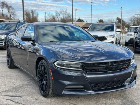 Used 2019 Dodge Charger SXT image 4