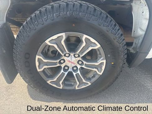 Used 2023 GMC Sierra 1500 SLE image 25