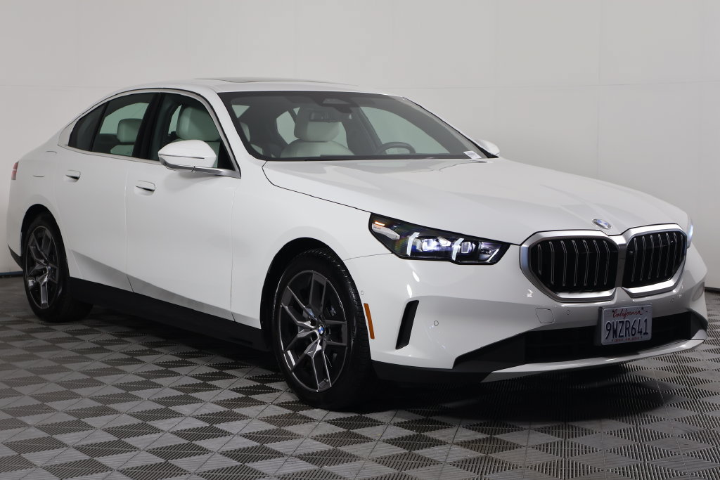 Certified 2026 BMW 530i w/ Premium Package RWD image 3