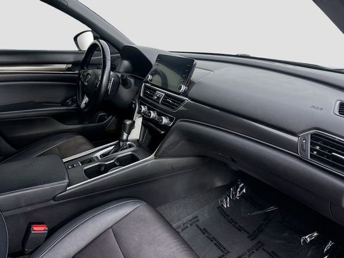 Used 2018 Honda Accord Sport image 30