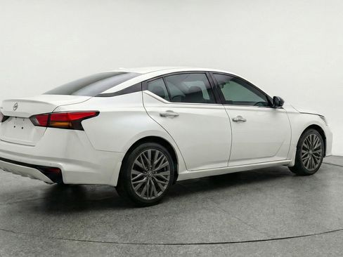 Used 2025 Nissan Altima 2.5 SV image 9