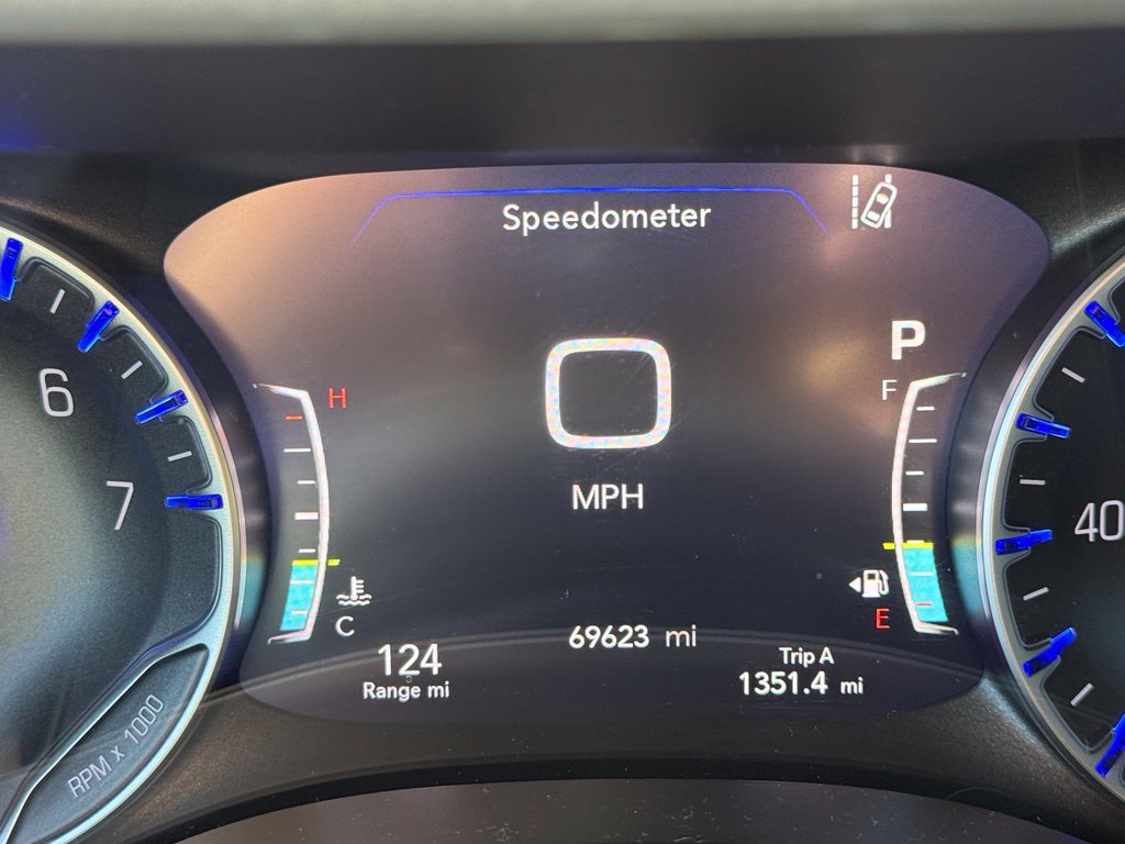 Used 2025 Chrysler Pacifica Select FWD image 14