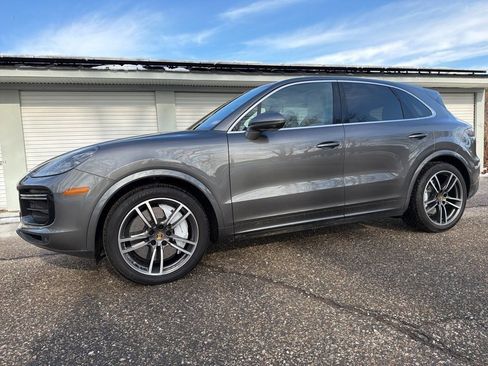 Used 2021 Porsche Cayenne Turbo image 1