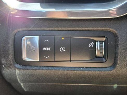 Certified 2026 GMC Acadia Elevation w/ Elevation Premium Package FWD image 30