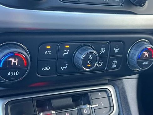 Used 2023 GMC Acadia SLT image 24