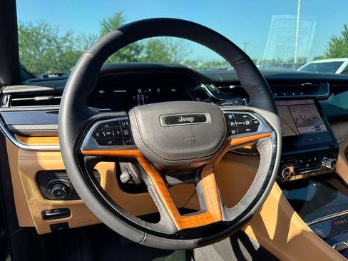 Used 2024 Jeep Grand Cherokee Summit AWD/4WD image 11