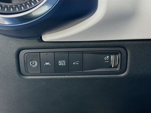 Used 2025 Chevrolet Equinox EV LT image 16