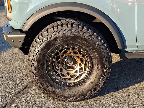 Used 2022 Ford Bronco Badlands image 8